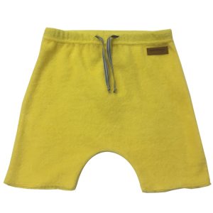 Keltaiset shortsit