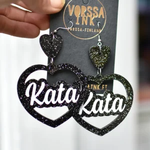 Sydän korvikset omalla tekstillä